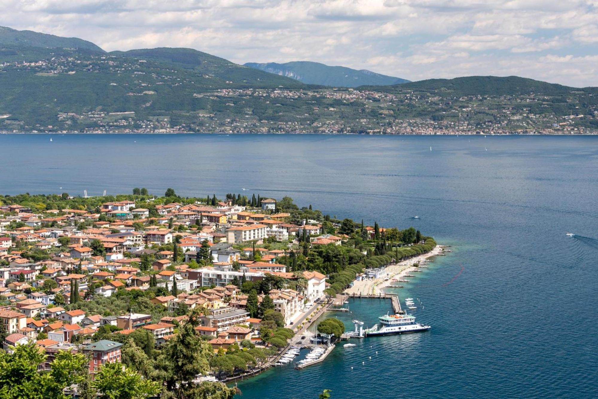 Spiaggia Azzurro -Lakeside With Terrace - Happy Rentals Toscolano Maderno Exterior photo